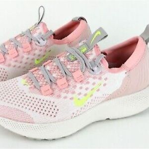 Escape Run Flyknit Running Shoe (Women)